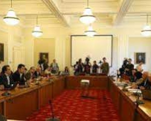 Депутатите останаха без правилник, продължават кавгите между ПП-ДБ и  Възраждане