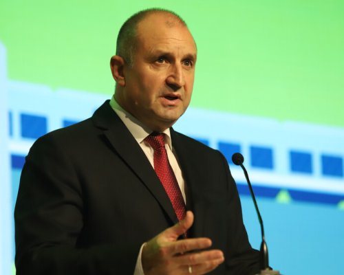 Радев: Очакваме парламентът да произвежда закони, а не скандали