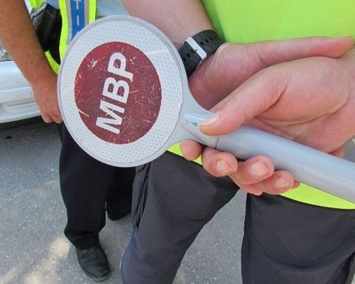 Без думи: Дрогирана шофьорка вози малкото си дете в колата си