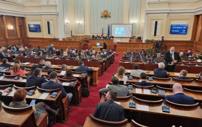 Депутатските заплати станаха гигантски с новия правилник