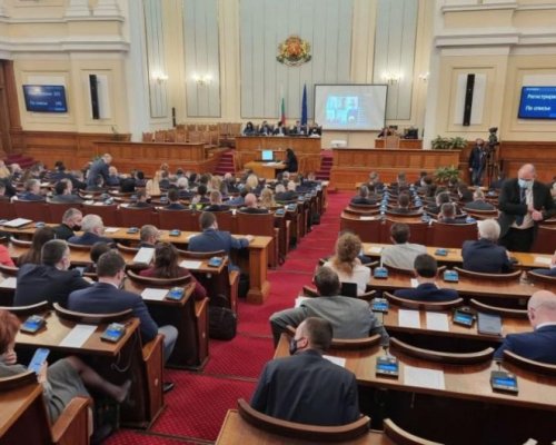 Депутатските заплати станаха гигантски с новия правилник