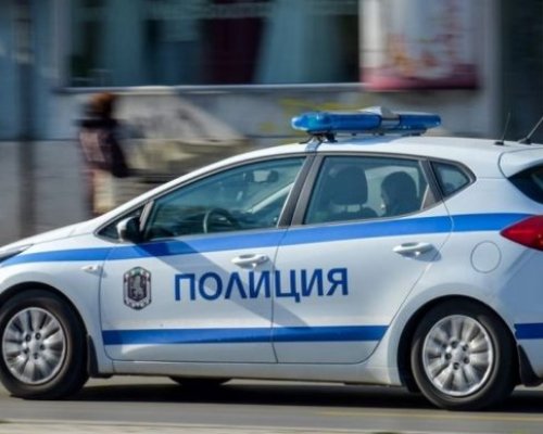 Екшън! Мъж размаха нож на улицата и опита да се самоубие