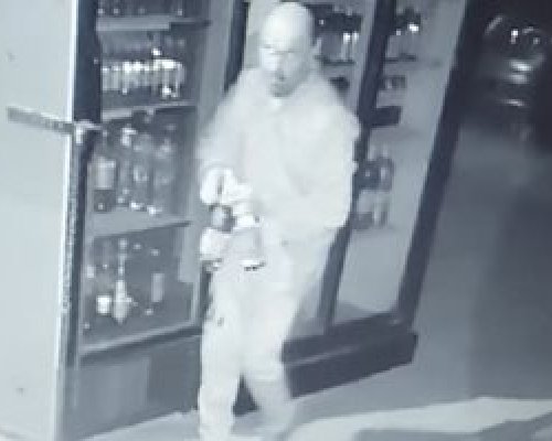 Мъж разряза с трион верига в Благоевград, открадна два галона бира