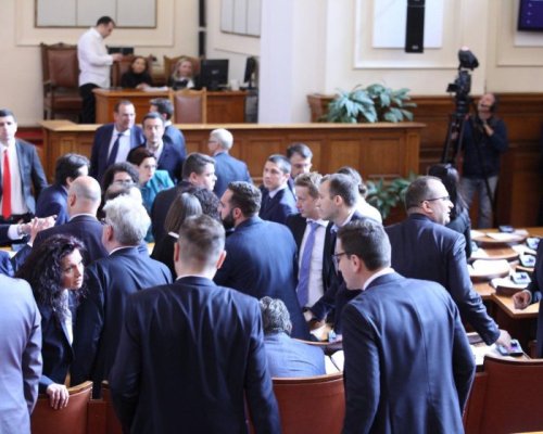 Срамота! И Гоце Делчев скара депутатите