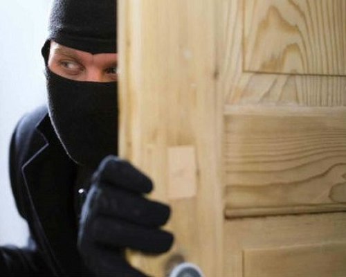 Трима в ареста за побой и обир на възрастни благоевградчани