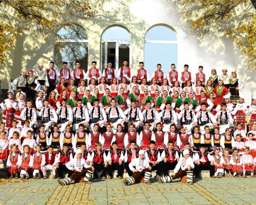 С грандиозен концерт фолклорен ансамбъл  Веселие  Симитли празнува четвърт юбилей