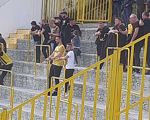 Дани Златков в агитката на Ботев