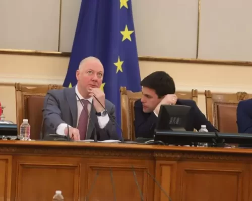 Парламентът се чуди с какво да си пилее времето