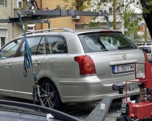 Служители от