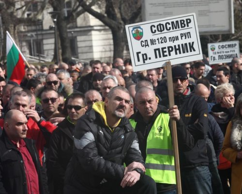 Служителите на затворите излизат на национален протест