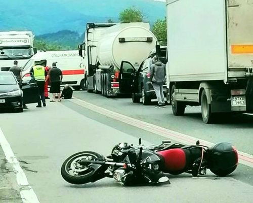 Румънец е мотористът, който се заби в камион на Е-79, в болница е