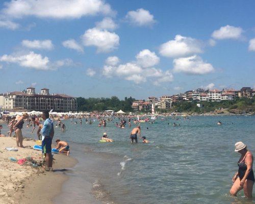 За юли и август места на Слънчака почти няма, почивката поскъпва с 15! Фрапето ще е по 5 кинта
