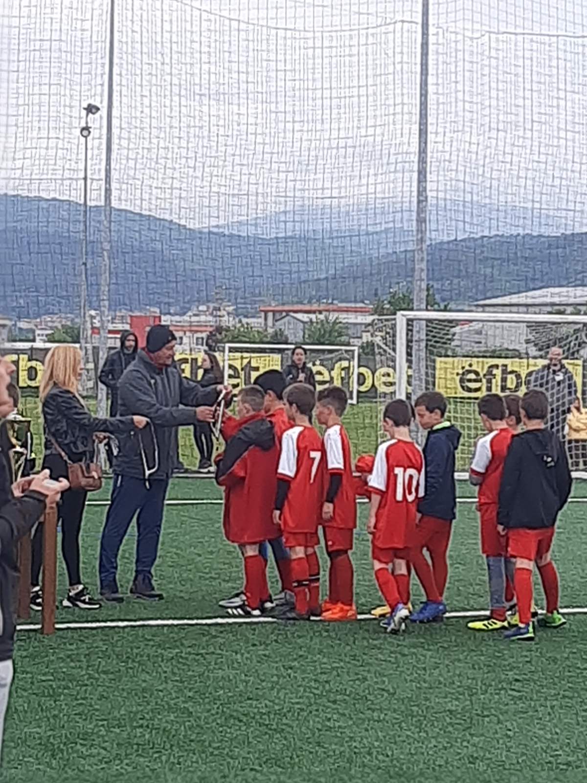 Малките звезди и Академия Металург с първи места на турнир по футбол за деца