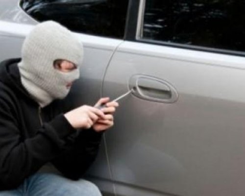 Автоджамбази откраднаха автомобила на мощни строителни предприемачи в Благоевград