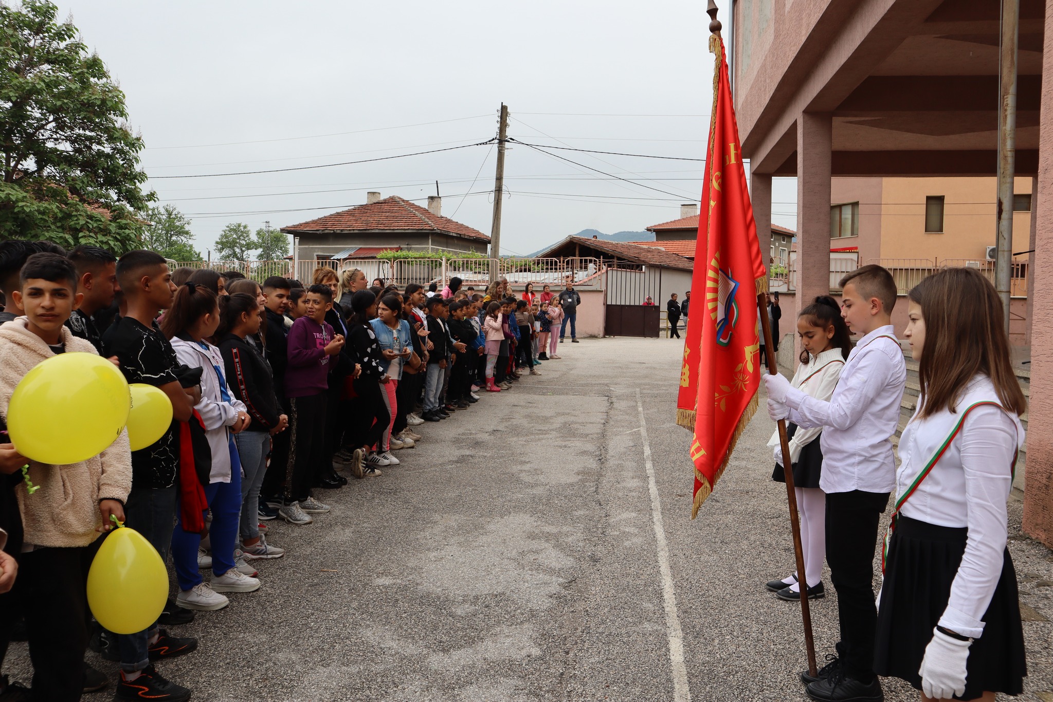С тържествена церемония в община Струмяни изпратиха зрелостниците на випуск 2023 г.