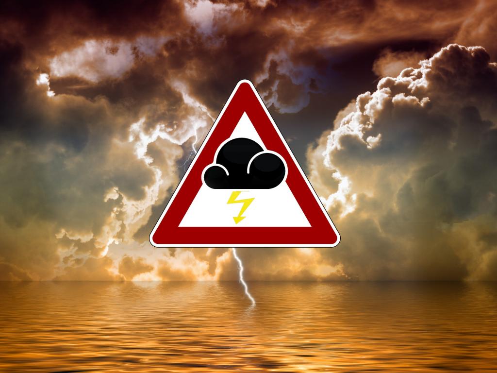 ВРЕМЕТО: Интензивни валежи с гръмотевици в почти цялата страна