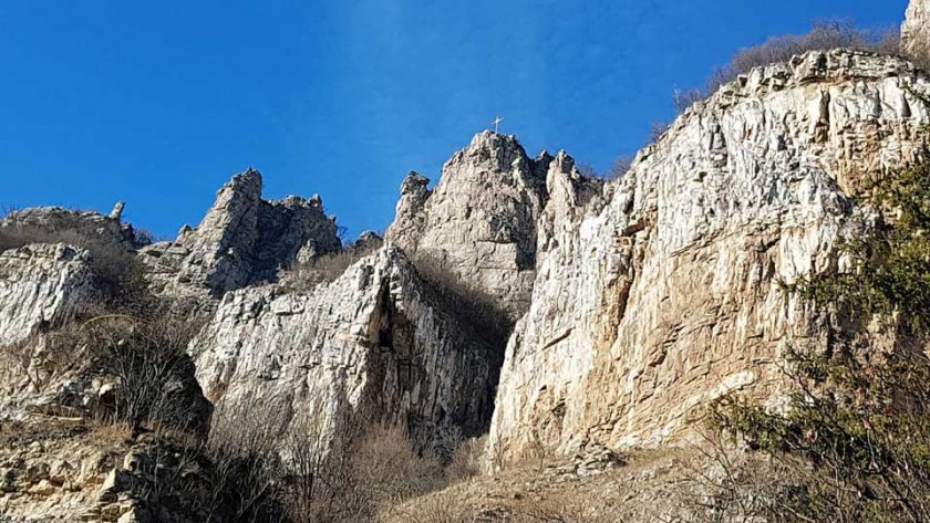 Откриха загинал турист край Лакатник