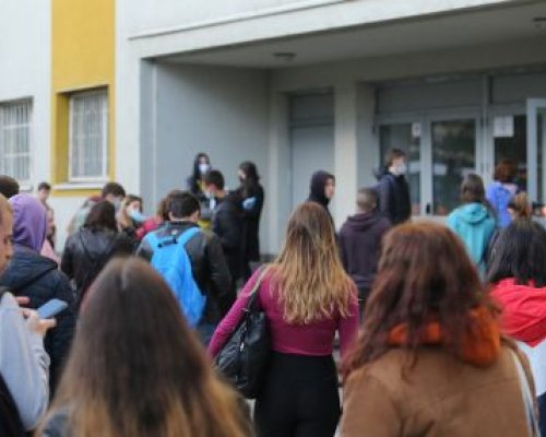Двама преписвачи