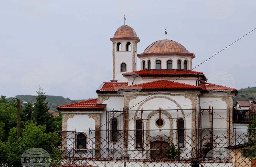 Църквата Св. св. Константин и Елена в Струмяни посреща днешния празник обновена след природно бедствие