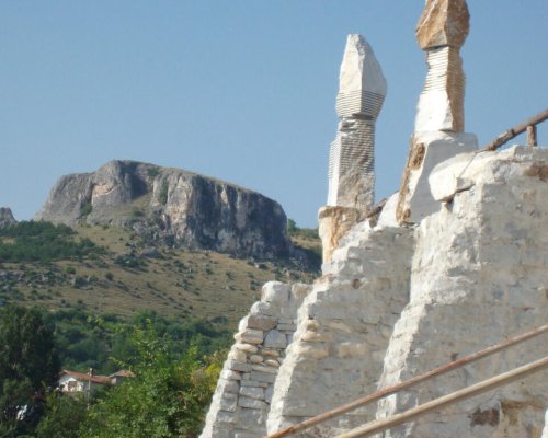 Впечатляващи нови скулптури водят туристи в село Илинденци