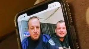Шта скъсам като оставка Гешев - псевдополицаи отправят сексуални намеци към момиче Шта скъсам като оставка Гешев - псевдополицаи отправят сексуални намеци към момиче