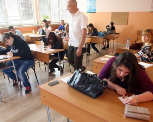 Зрелостниците се явяват на втора задължителна матура