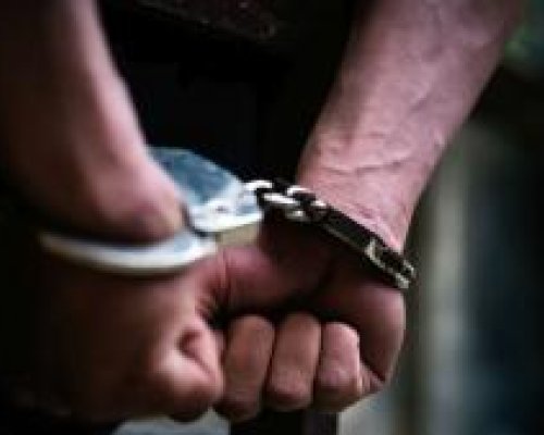 Оставиха в ареста мъж, ограбил и заплашил с нож две деца