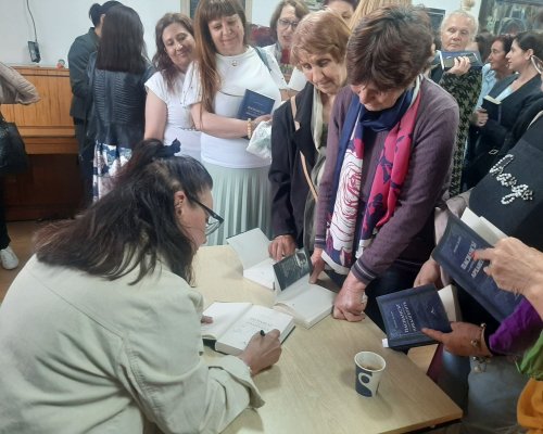 Писателката Мария Лалева предизвика  пасианс  от еуфория в родния Благоевград