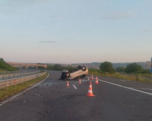 Кола се обърна по таван на магистрала  Тракия”
