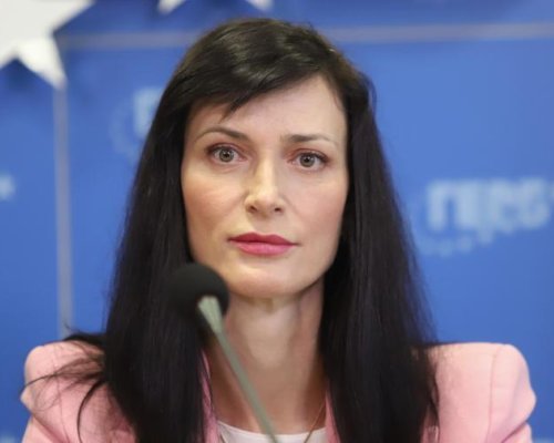 Мария Габриел: Замразяваме преговорите с ПП-ДБ, всичко си има граници