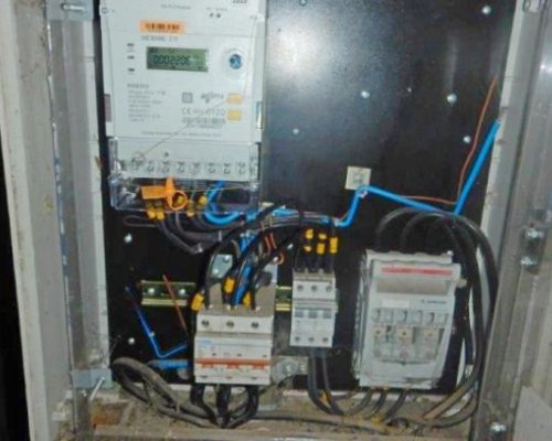 Секира! Токът за битовите абонати поскъпва