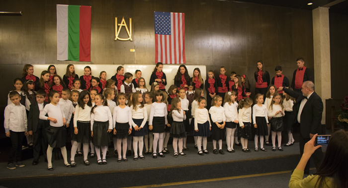 Градски детски хор към читалището в Благоевград отбеляза своята двадесета годишнина с концерт