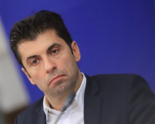 В разгара на скандала: Кирил Петков неочаквано заминал за чужбина