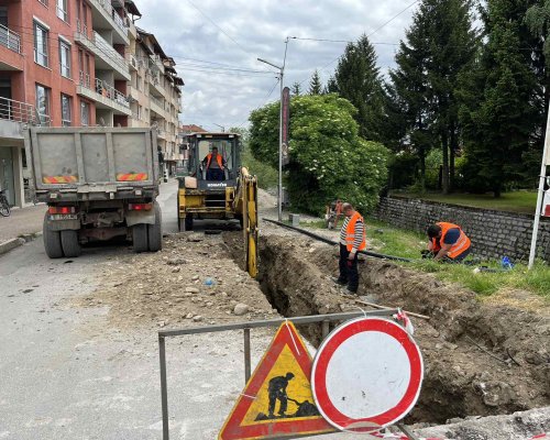 Подмяна на водопровод на улица в Разлог