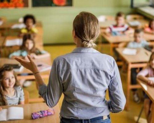 Учителите искат 70 увеличение на заплатите, готови са на стачка