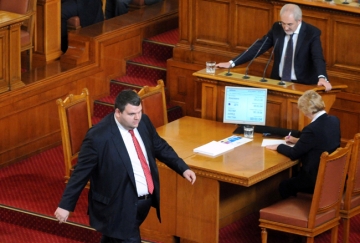 ЛЪСНА ИЗМАМАТА! Пеевски не е имал нито едно дело като следовател