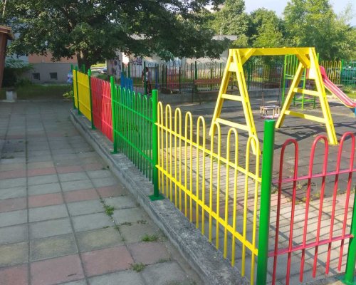 Продължава обновяването на детски площадки в Благоевград