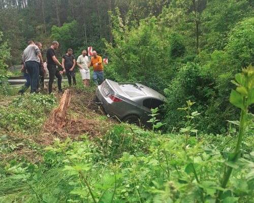 Кола падна в Искърското дефиле