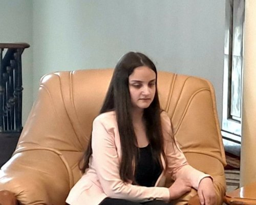 Александра Полежанова от СУ”Неофит Рилски” в Банско участва на прием в Президентството