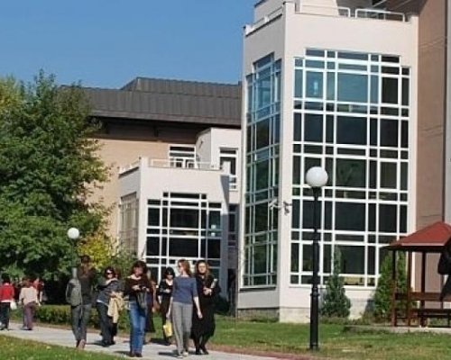Обучават безплатно журналисти в Американския университет