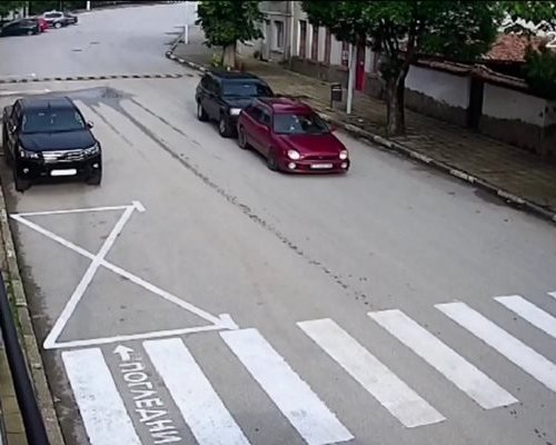Бизнесмен опита да прегази общинар