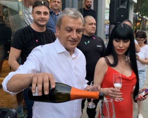 Обадете му се да почерпи! Кметът Илко Стоянов празнува рожден ден днес