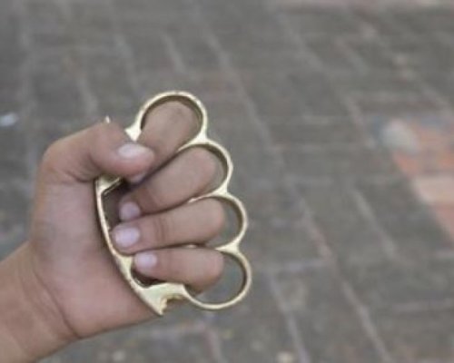 Пребиха зверски с бокс 18-годишно момче