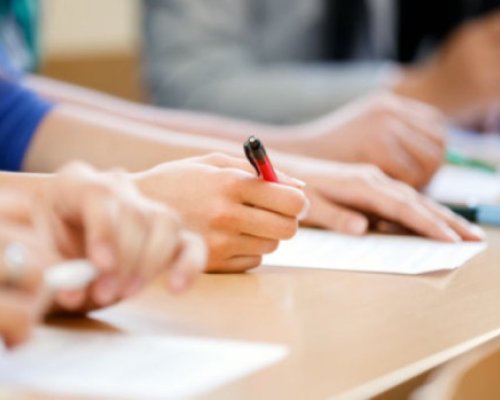 Средният резултат от матурата по български е по-нисък от миналогодишния