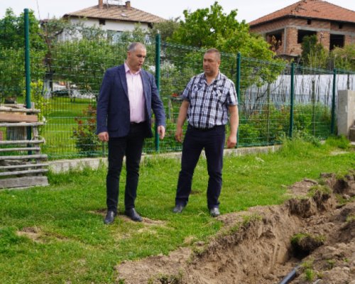 Изграждат водопроводна мрежа на улици в село Добърско