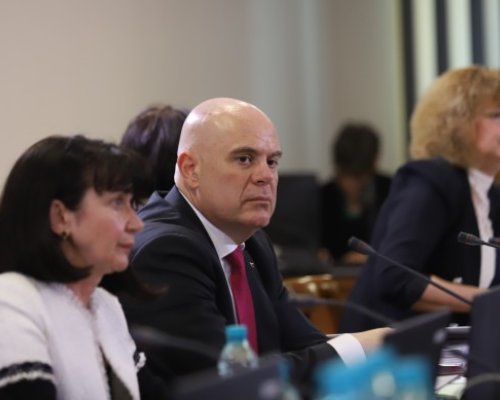 Гешев отложи обръщението си към нацията