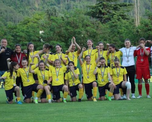 Спортика вдигна купа, след победа над градския съперник