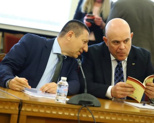 Лавина от сигнали срещу Гешев и Сарафов заля ВКС