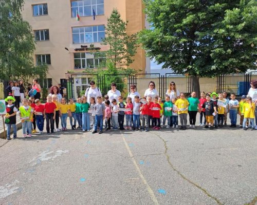 Деца от ДГ6  Щастливо детство  с открит урок по безопасност на движението