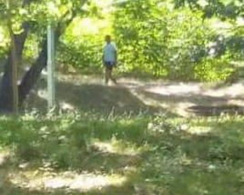 Внимание родители! Педофил дебне деца в парка над градския плаж в Сандански